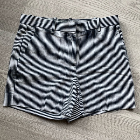 GAP Tailored Short Stripped - Picture 3 of 4
